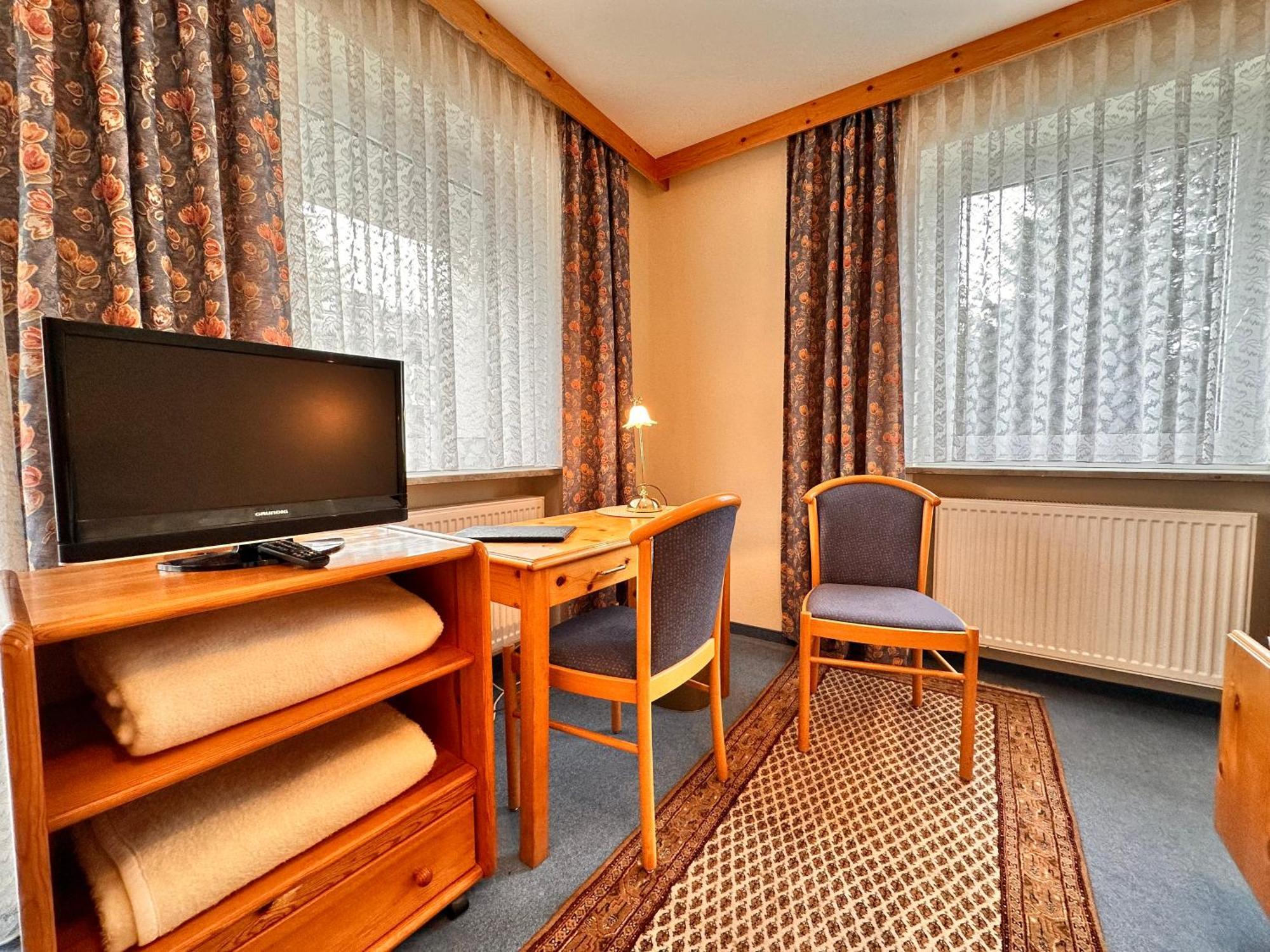 Pension Zum Loewen, Parkplatz, Fruehstueck, Wlan, Zentral Bad Steben Bagian luar foto