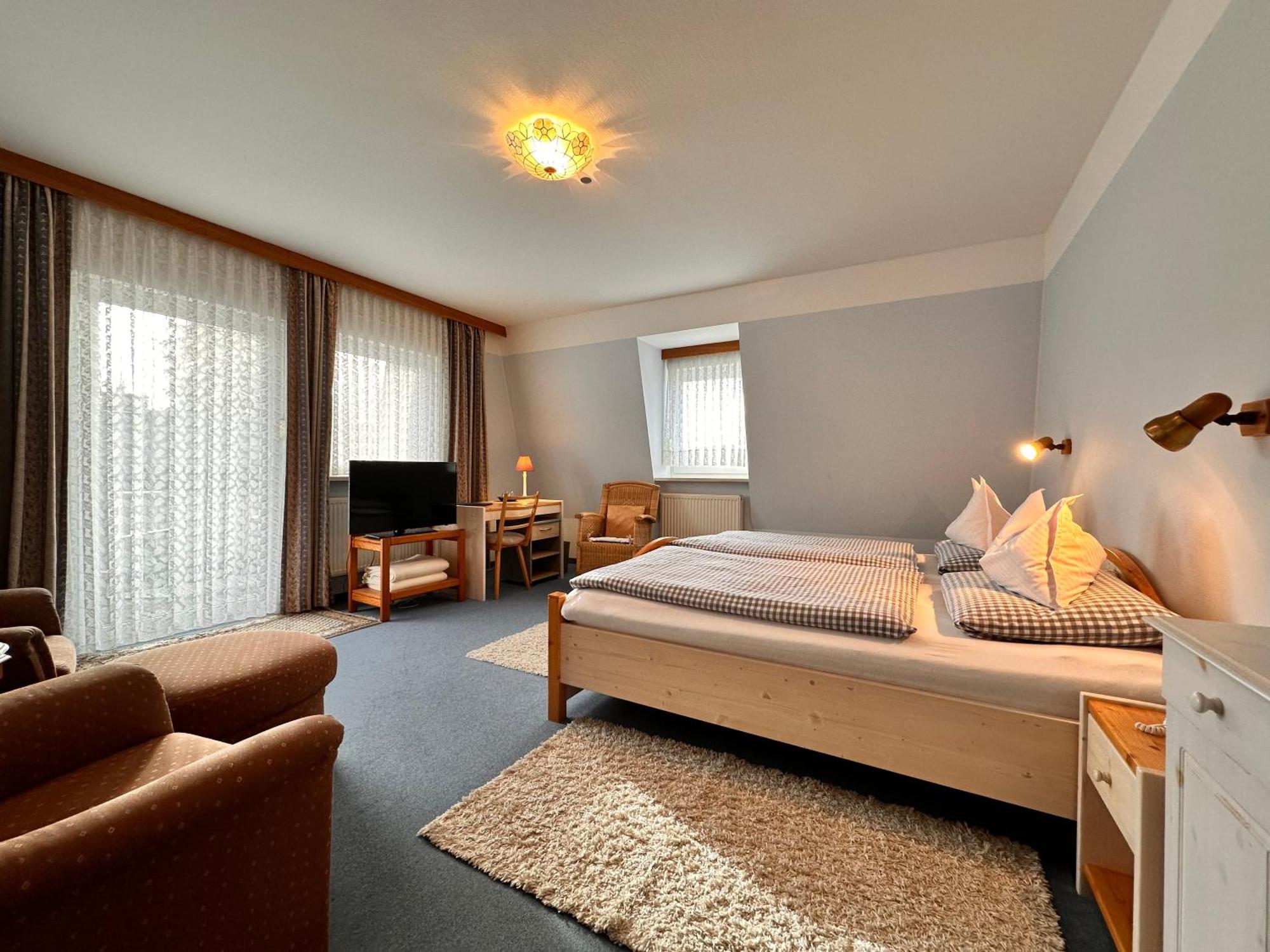 Pension Zum Loewen, Parkplatz, Fruehstueck, Wlan, Zentral Bad Steben Bagian luar foto