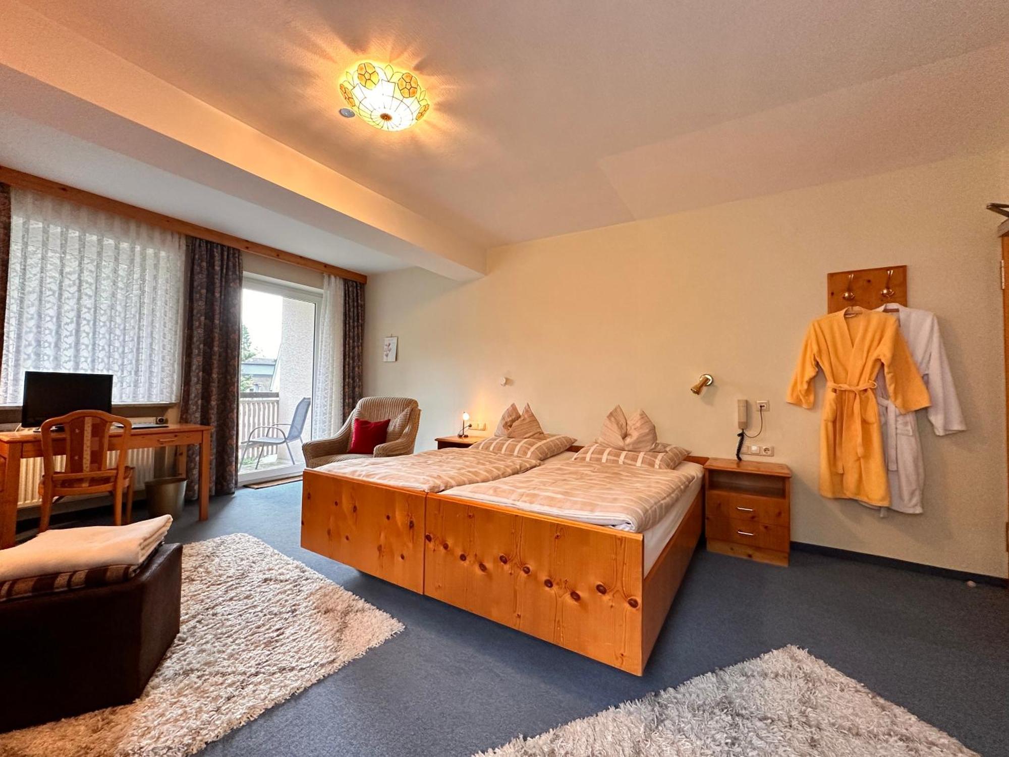Pension Zum Loewen, Parkplatz, Fruehstueck, Wlan, Zentral Bad Steben Bagian luar foto