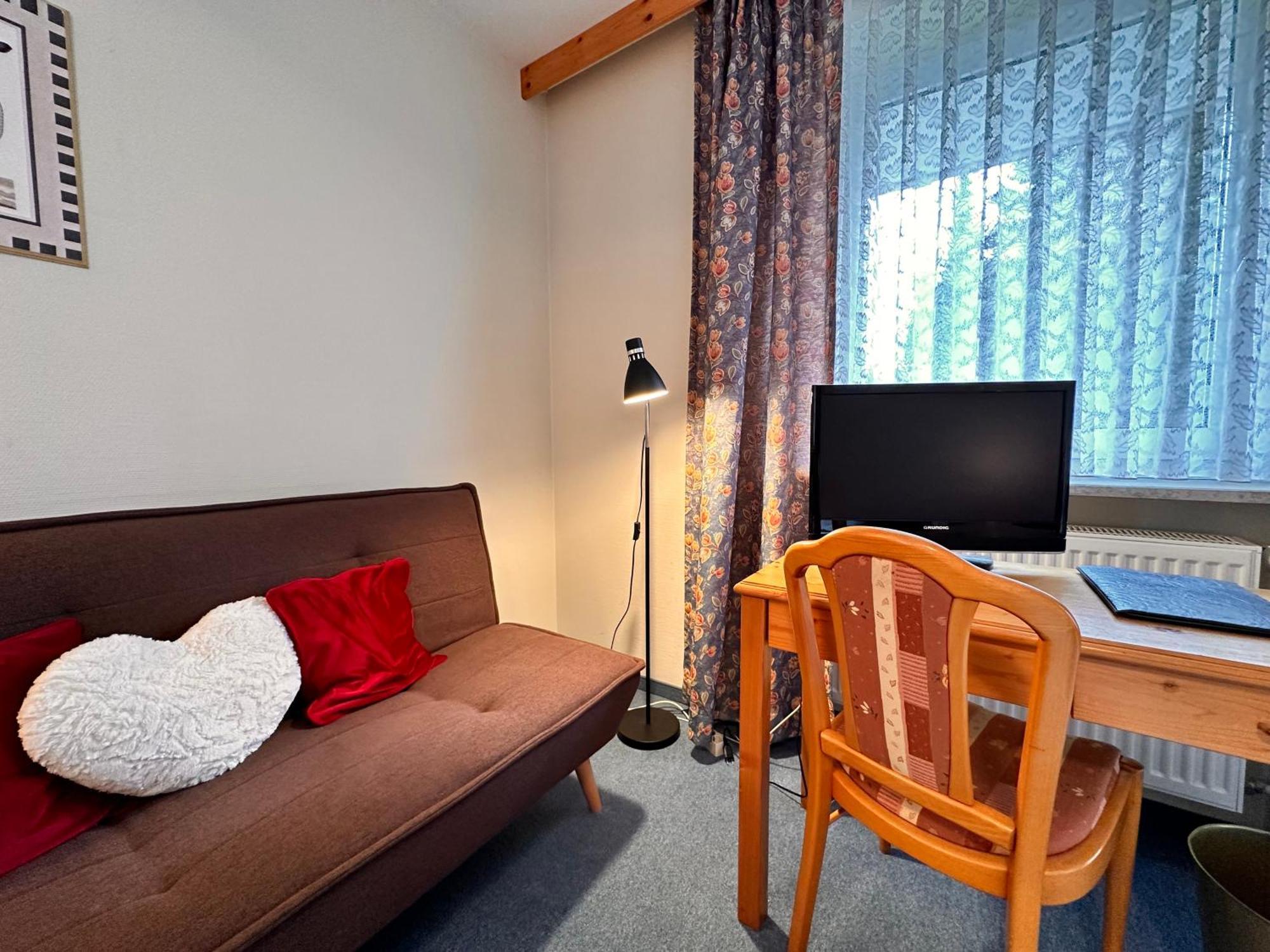 Pension Zum Loewen, Parkplatz, Fruehstueck, Wlan, Zentral Bad Steben Bagian luar foto