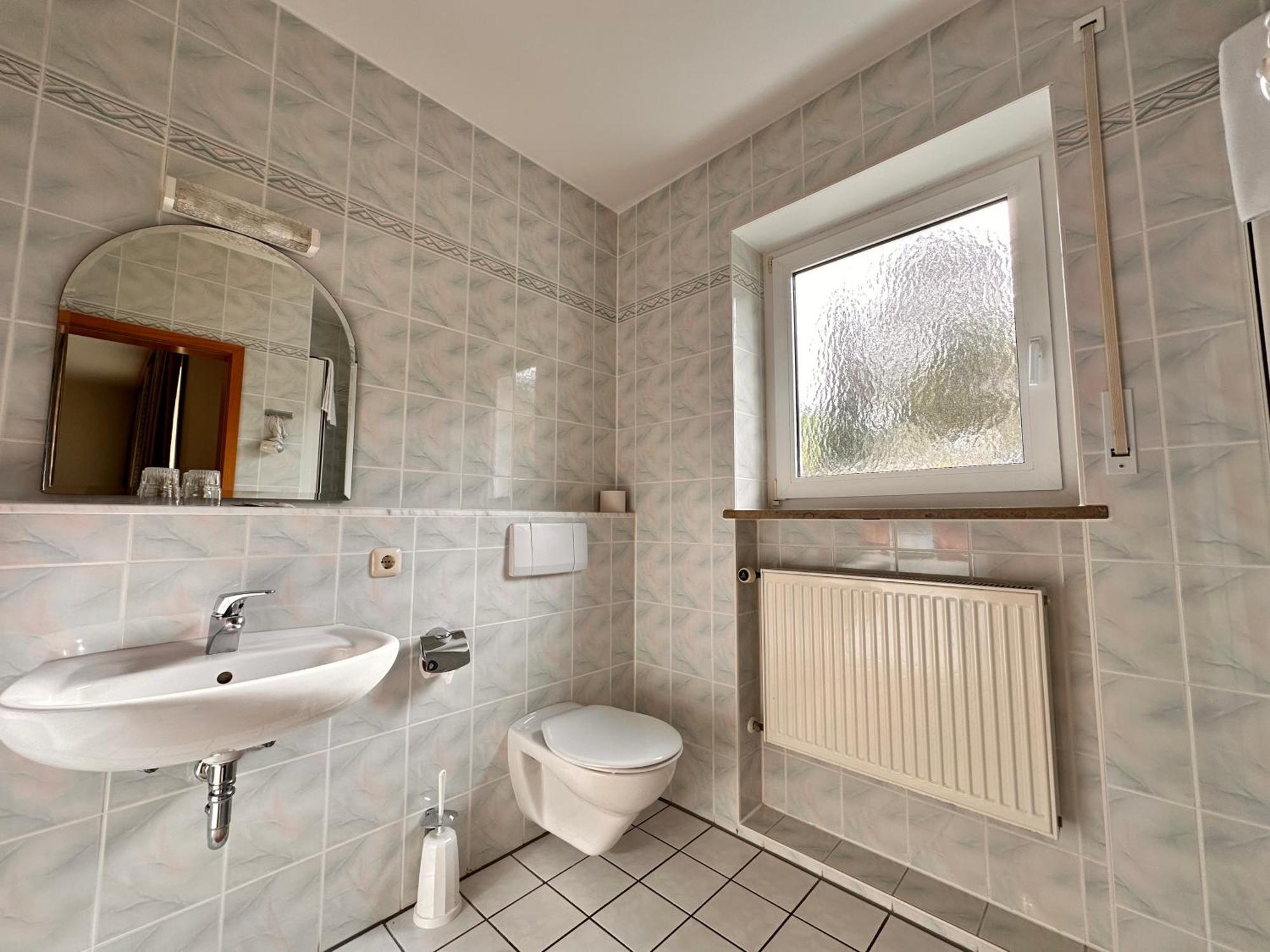 Pension Zum Loewen, Parkplatz, Fruehstueck, Wlan, Zentral Bad Steben Bagian luar foto